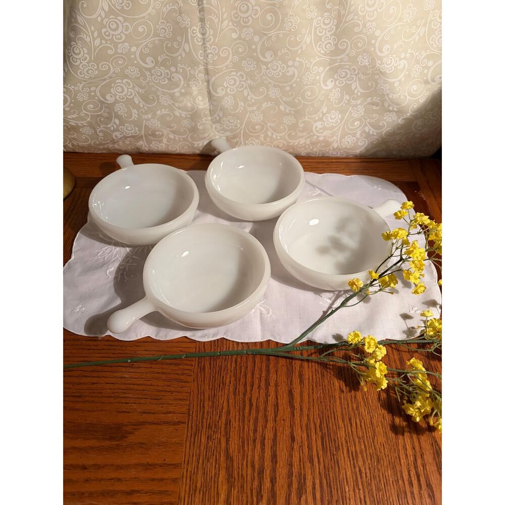 Vintage White Milk Glass Handled Bowls Set of‎ 4